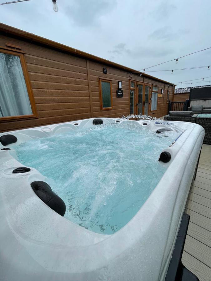 Villa Boggy Creek - With Hot Tub *